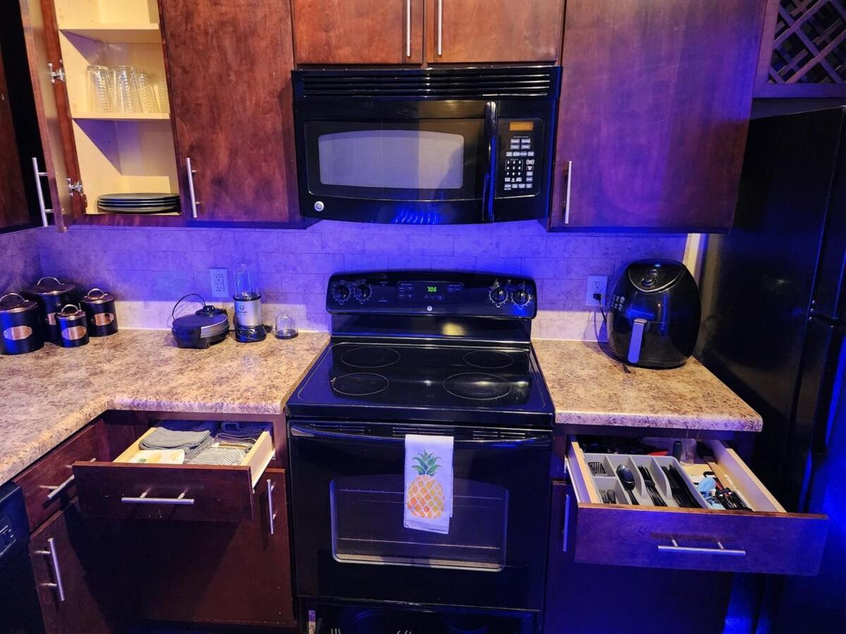 Two Couple Up - Adults Only! Instant Booking Let'S Play Charlotte Exterior photo