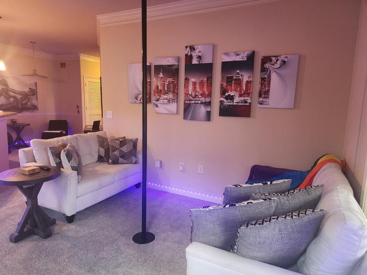 Two Couple Up - Adults Only! Instant Booking Let'S Play Charlotte Exterior photo