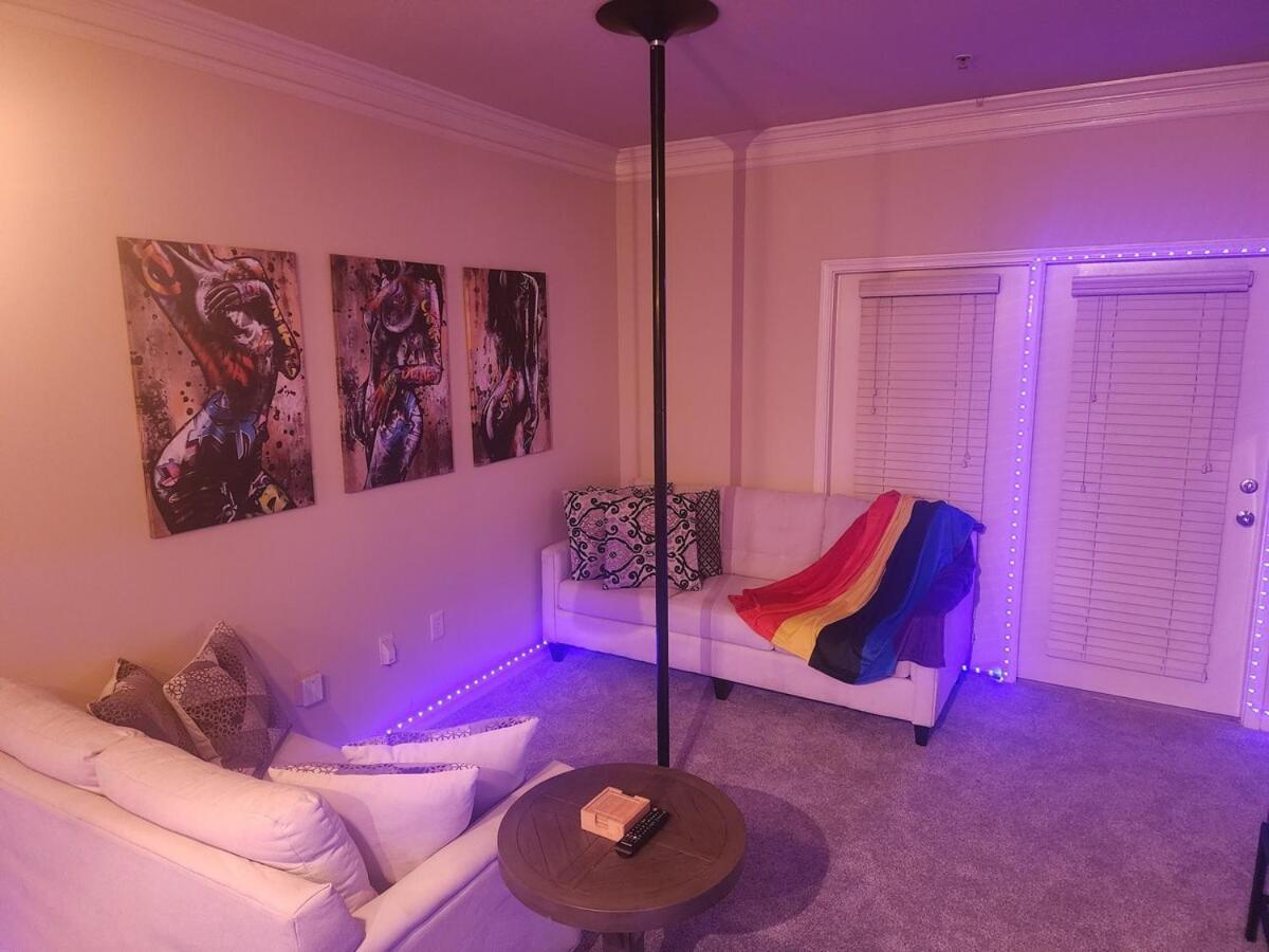 Two Couple Up - Adults Only! Instant Booking Let'S Play Charlotte Exterior photo